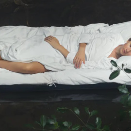  Shutterstock / oOhyperblaster