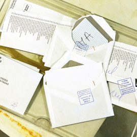  Vista de varios votos nulos para las elecciones al Parlament de Catalunya, en una mesa electoral de El Masnou. EFE/Enric Fontcuberta