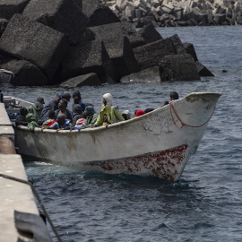  Un cayuco a su llegada al puerto de La Restinga, a 14 de septiembre de 2024, en El Hierro, Canarias - EP