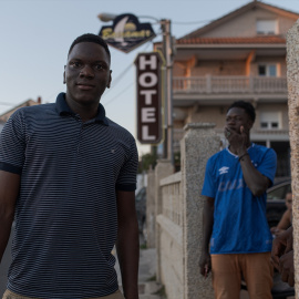  Un grupo de personas migrantes a su llegada a Sanxenxo (Galicia). Elena Fernández / Europa Press