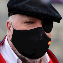  El excomisario José Villarejo, atiende a los medios de comunicación a su salida este miércoles de la cárcel madrileña de Estremera. — Víctor Lerena / EFE