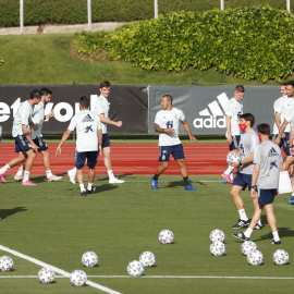 Los jugadores de la selección española de fútbol, durante un entrenamiento en la Ciudad Deportiva en Las Rozas, en la preparación de la Eurocopa. REUTERS/Juan