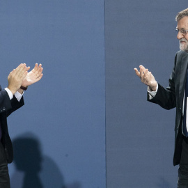  Pablo Casado aplaude a Mariano Rajoy durante la convención nacional del PP. - Partido Popular.