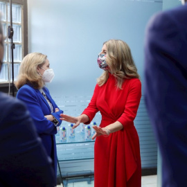  Nadia Calviño y Yolanda Díaz en un acto en Madrid.- Emilio Naranjo / EFE