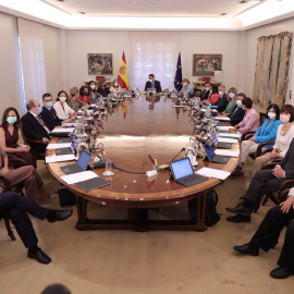  Foto de todos los ministros en sala histórica del Consejo, donde participarán en el primer Consejo de Ministros tras la remodelación del Gobierno, a 13 de julio de 2021, en Madrid (España).- EUROPA PRESS