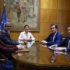  La ministra Yolanda Díaz con los representantes de los agentes sociales en una imagen de archivo. - EFE