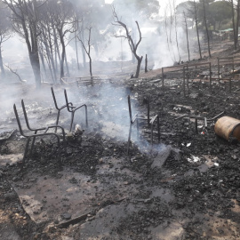 Resultado del incendio en el asentamiento. Fotografía de ASISTI
