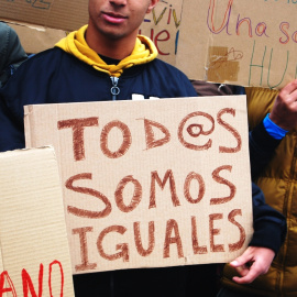 "Todos somos iguales". Manifestación en el centro de menores de Hortaleza