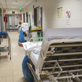  Los pacientes se hacinan en los pasillos de Urgencias del hospital de La Paz. - TRABAJADORES DE LA URGENCIA DE LA PAZ