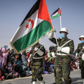 Desfile de las tropas saharauis durante la celebración del 45 aniversario de la declaración de la República Árabe Saharaui Democrática. — STR / Dpa / EUROPA PRESS