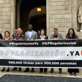 Recogida de firmas para la IPL promovida por RegularizaciónYA.