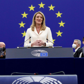  Roberta Metsola (C) pronuncia un discurso después de ser elegida nueva presidenta del Parlamento Europeo en el Parlamento Europeo en Estrasburgo, Francia, el 18 de enero de 2022.- EFE