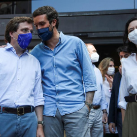  Almeida, Casado y Ayuso, en Colón. EFE/David Fernández