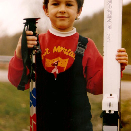 El marsupio en la montaña cuando tenía la misma edad que Ahmed, el principito de Alepo.