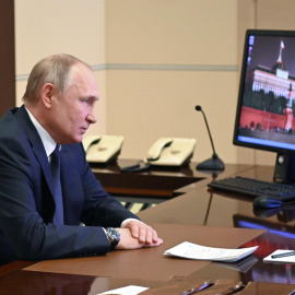  El presidente ruso, Vladimir Putin, preside una reunión con miembros del Consejo de Seguridad de Rusia a través de una teleconferencia en la residencia estatal de Novo-Ogaryovo, en las afueras de Moscú, Rusia, el 3 de marzo de 2022.- EFE