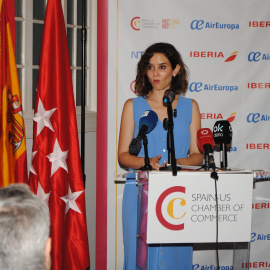  La presidenta de la Comunidad de Madrid, Isabel Díaz Ayuso, pronuncia hoy un discurso durante un evento con empresarios españoles y estadounidenses en Miami, Florida (EE.UU). - EFE