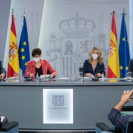  (I-D) El ministro de Agricultura, Pesca y Alimentación, Luis Planas; la ministra Portavoz, Isabel Rodríguez; la vicepresidenta segunda y ministra de Trabajo y Economía Social, Yolanda Díaz, y el ministro de Inclusión, Seguridad Social y Migraciones,
