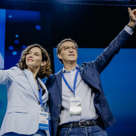 La presidenta de la Comunidad de Madrid, Isabel Díaz Ayuso, y el presidente del PP nacional, Alberto Núñez Feijóo, en la clausura del XVII Congreso del PP de Madrid. E.P./Carlos Luján