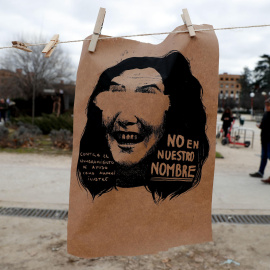  Protestas ante la facultad de Ciencias de la Información de Universidad Complutense (UCM), donde la presidenta de la Comunidad de Madrid, Isabel Díaz Ayuso, que cursó allí su carrera de periodismo, recibe este martes un reconocimiento como alumna ilu