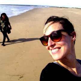 Fotografía de la lectora en cuestión. Una mujer hermosa, libre y valiente.