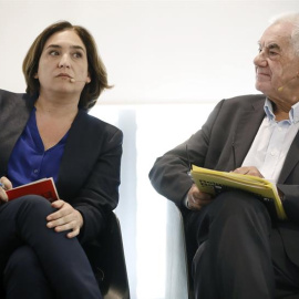  La candidata a la reelección por Barcelona en Comú, Ada Colau (i) y el candidato por ERC, Ernest Maragall, en un debate electoral organizado por la PAH. EFE/ Andreu Dalmau