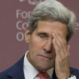  Kerry durante la comparecencia de ayer. Crédito de la imagen: ITV News