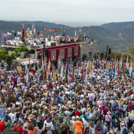  Misa de la romería de la virgen de la Cabeza, oficiada por el obispo de Jaén, monseñor Sebastián Chico.- EFE/ Carlos Cid
