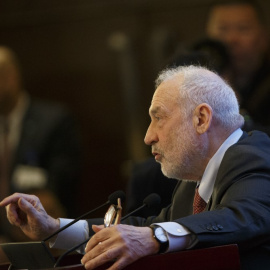 El Premio Nobel y profesor de la Universidad de Columbia, Joseph Stiglitz, en una conferencia en Pekín, en marzo pasado. AFP/THOMAS PETER