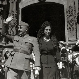  Francisco Franco i la seva esposa Carmen Polo / Wikipedia