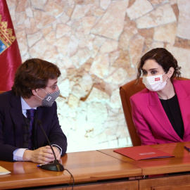  El alcalde de Madrid, José Luis Martínez-Almeida (i) y la presidenta de la Comunidad de Madrid, Isabel Díaz Ayuso (d).- Eduardo Parra / Europa Press