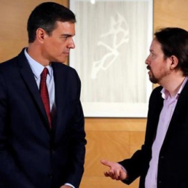  Sánchez e Iglesias durante las negociaciones.- EFE/Juan Carlos Hidalgo