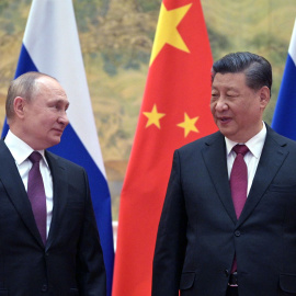  El presidente ruso, Vladimir Putin (izquierda), y el presidente chino, Xi Jinping, posaron para una fotografía durante su reunión en Beijing, el 4 de febrero de 2022.Alexéi Druzhinin / Sputnik / AFP