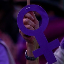 Marcha y batukada feminista en el CIE de Aluche, en Madrid (España), a 5 de marzo de 2021. / Ricardo Rubio / Europa Press
