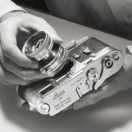 Detalle del proceso de construcción de la cámara Leica.