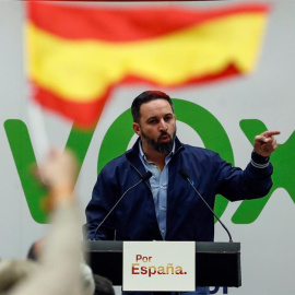 El presidente de Vox, Santiago Abascal, durante un acto electoral en el Kursaal de San Sebastián. EFE/Javier Etxezarreta