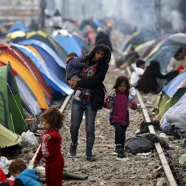 Imagen de archivo de refugiados en Grecia / REUTERS