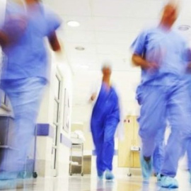 El Colegio de Médicos de Madrid crea un registro de médicos voluntarios que ayuden en la atención médica