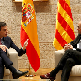 Pedro Sánchez i Quim Torra reunits al Palau de la Generalitat. EFE / ALBERTO ESTÉVEZ.