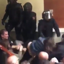 Càrregues policials durant la jornada de l'1 d'octubre a l'IES Pau Claris. Irídia
