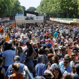 Miles de personas acuden este domingo a la 78ª Feria del Libro que se celebra en el Parque del Retiro de Madrid. EFE/Juan Carlos Hidalgo