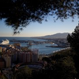 La otra cara del turismo: décadas de urbanismo, crisis climática y ciudades sin ciudadanos