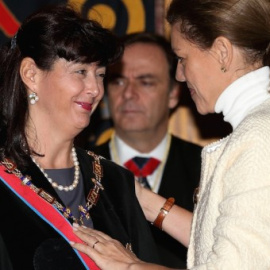  Espejel el día que fue condecorada con la Gran Cruz de Cruz de la Orden de San Raimundo de Peñafort por Mª Dolores de Cospedal (2015). - EFE