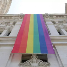  Hubo un tiempo en el que sí lució la bandera arcoíris en el Ayuntamiento de Madrid. - Jesúis Hellín /Europa Press