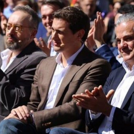 Girauta y De Quinto flanqueando en un acto a Albert Rivera. - Ciudadanos