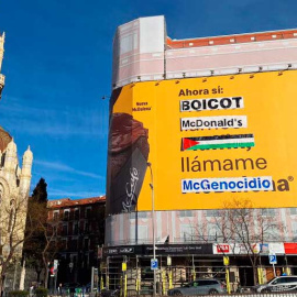 Pancarta desplegada llamando al boicot de McDonald’s. - José Antonio Moreno Díaz