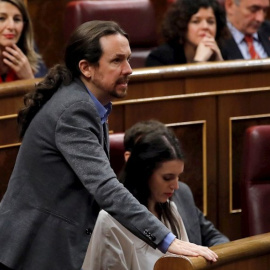 Pablo Iglesias votando afirmativamente en la segunda sesión de investidura de Pedro Sánchez./ Juan Carlos Hidalgo (EFE)
