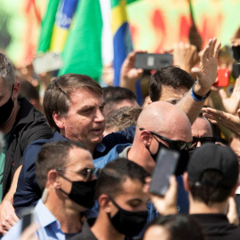 Bolsonaro se reúne con sus seguidores en Brasilia. / JOÉDSON ALVES (EFE)