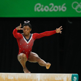 Simone Biles durante su ejercicio en barra en Río 2016.   JJ.OO.