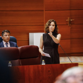 La presidenta de la Comunidad de Madrid, Isabel Díaz Ayuso, interviene durante una sesión plenaria, en la Asamblea de Madrid. E.P./Carlos Luján