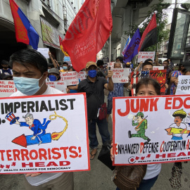  Manila, 06/08/2022.- Protestas contra Estados Unidos delante del palacio presidencial de Malacanang en Manila, capital de Filipinas EFE/EPA/FRANCIS R. MALASIG